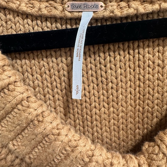 Free People Camel Brown Alli V-Neck Heavy Knit Oversize Sweater Sz S NWT - Picture 8 of 14